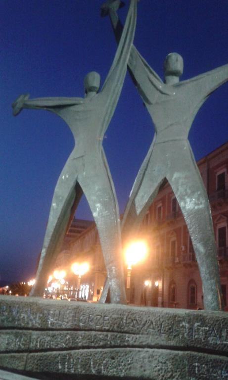 Al Chiaro Di Luna Taranto Esterno foto